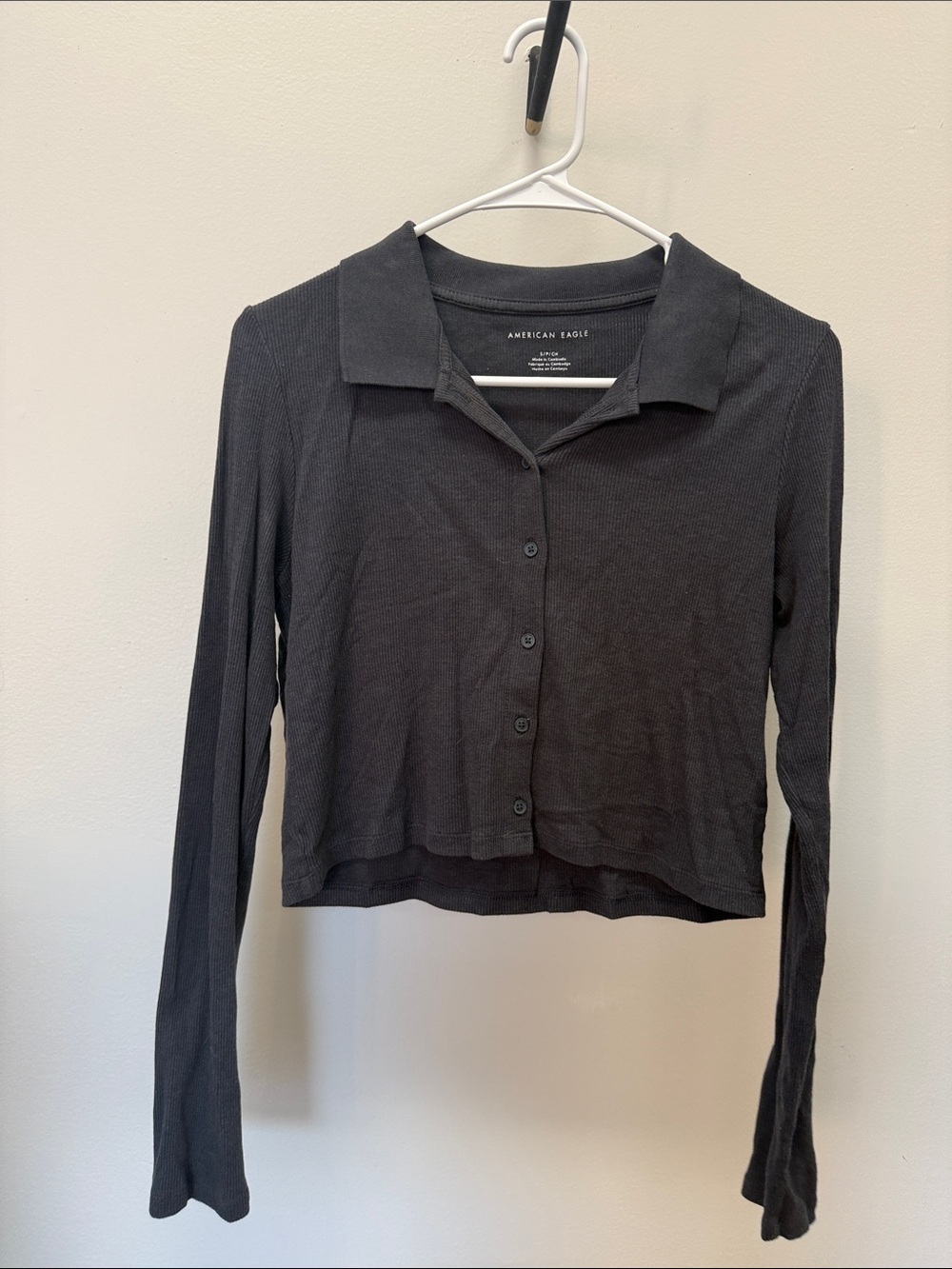 American Eagle Dark Gray Long-Sleeve Cropped Button-Down Shirt